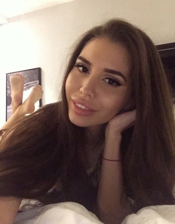 אלינה צעירה בת 23 עם חזה גדול בחיפה